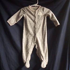 Beautiful baby girl soft sleeper. Gray with white spots has a unicorn 9month
